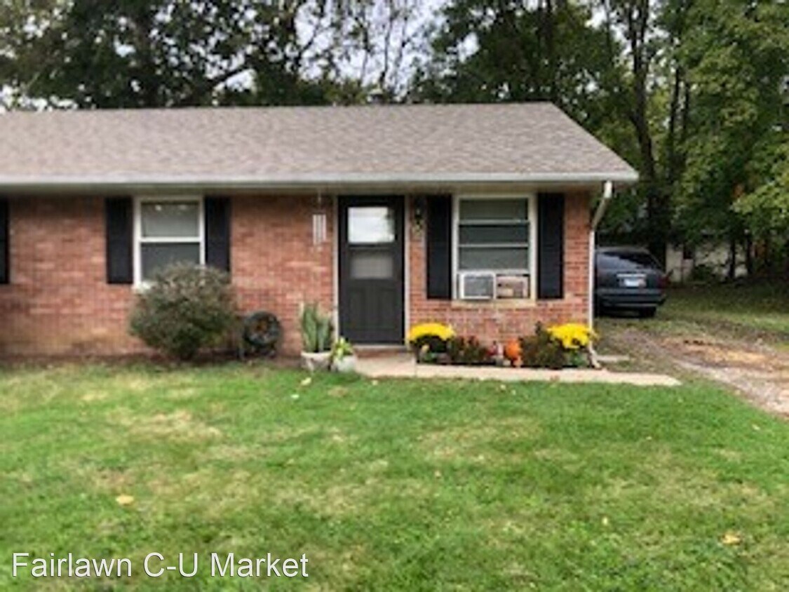 2 br, 1 bath House 1319 S. State St. House Rental in Champaign, IL