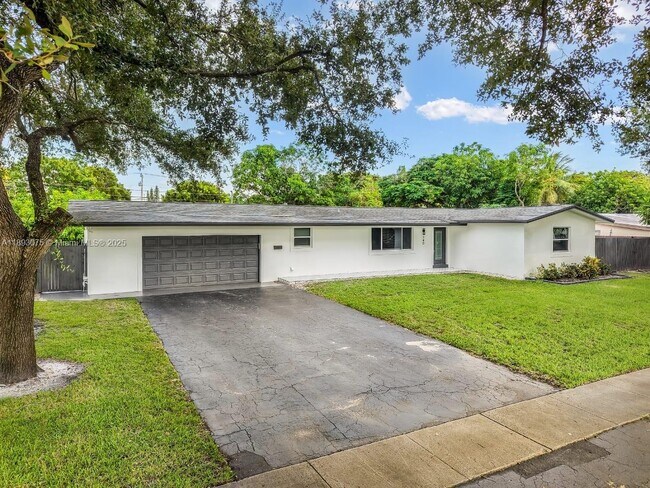 Foto del edificio - 740 Beachwood Ln