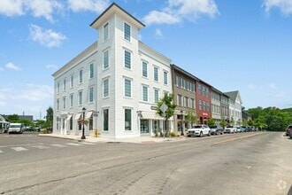 Building Photo - 15 Corbin Dr