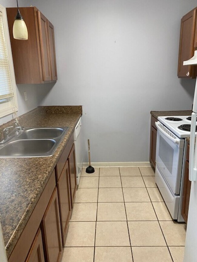 Foto del edificio - 6015 Warm Springs Ct