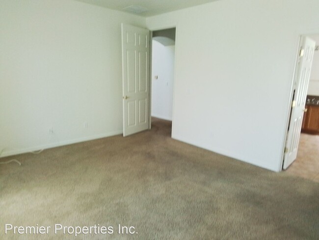 4 br, 2.5 bath House - 308 E Via Puente de... photo'