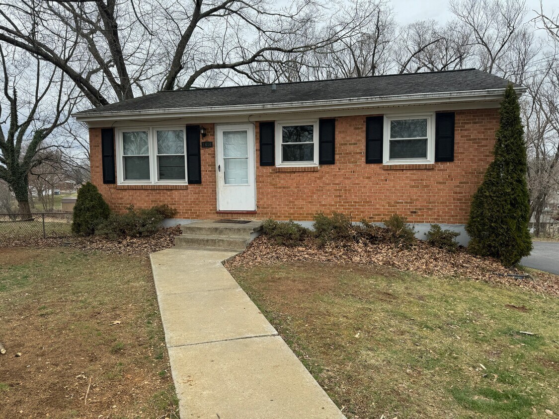Primary Photo - 2816 Idlewild Blvd NE