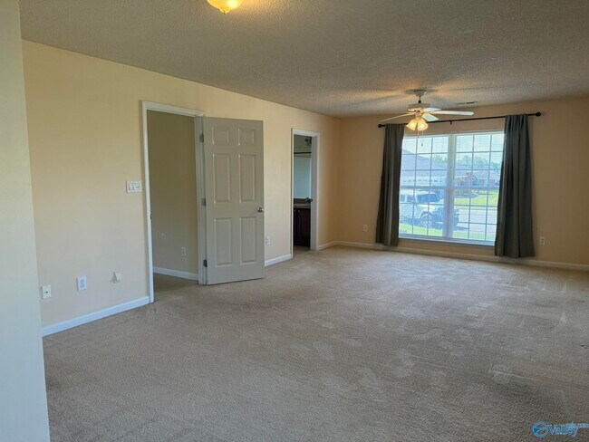 Foto del edificio - 128 Clover Ridge Dr
