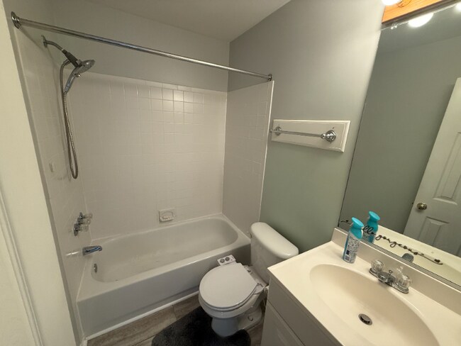 Foto del edificio - 7804 Old Litchfield Ln