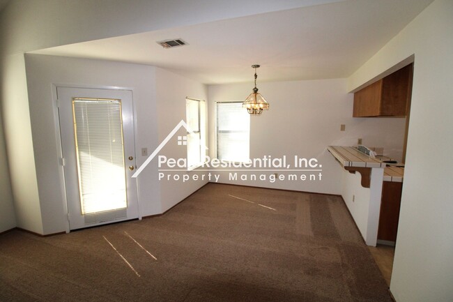 Foto del edificio - Spacious Elk Grove 3bd/2.5ba Halfplex with...