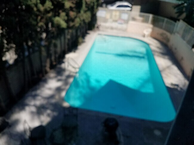 Foto del edificio - 6615 Lash Ln