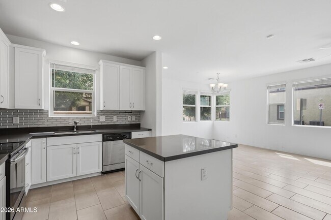 Foto del edificio - 14870 W Encanto Blvd