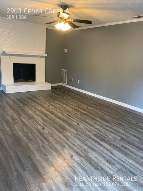 Building Photo - "Spacious 3-Bedroom Townhouse with 2.5 Bat...