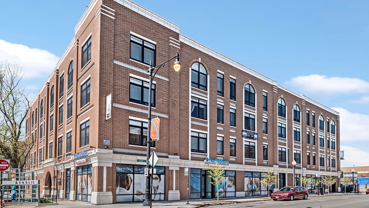 Primary Photo - 1502 W Ainslie St