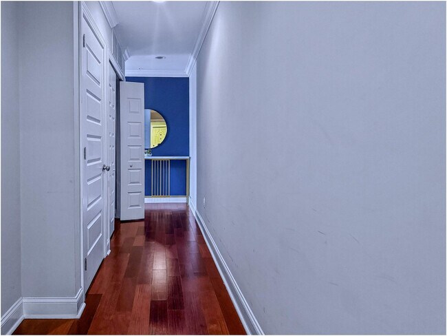 Building Photo - 1421 N 5th St