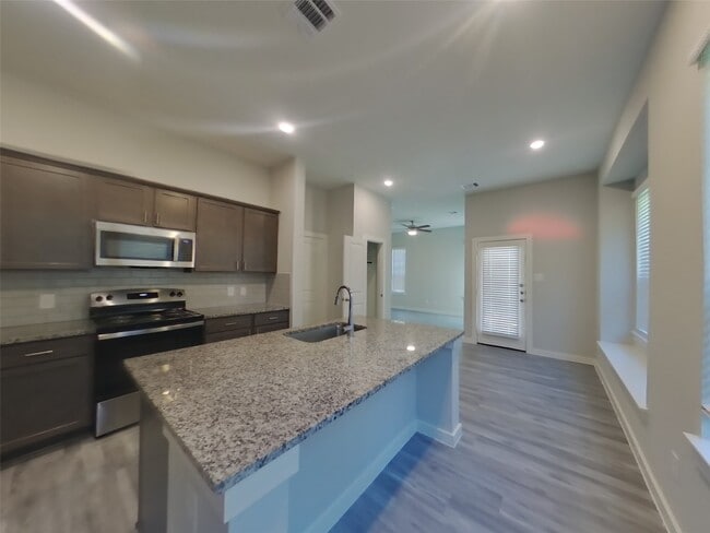 Foto del edificio - 9835 Willow Creek Commerce Dr