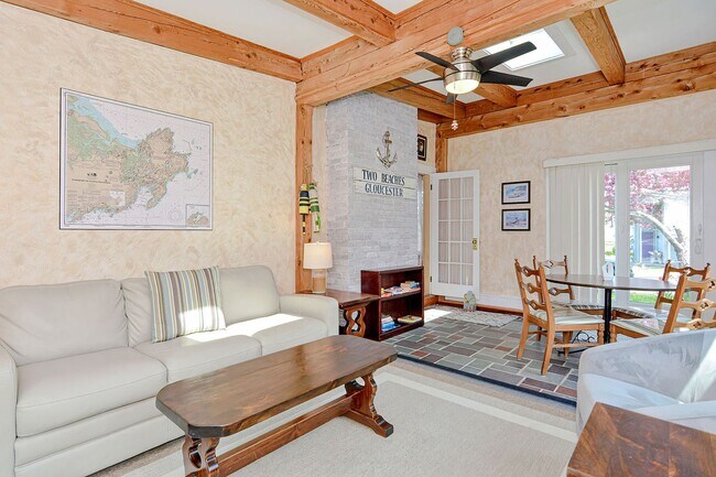 Foto del edificio - WINTER RENTAL: Two Beaches Cottage
