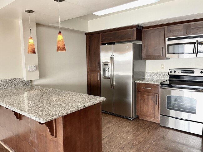 Building Photo - 500 N St