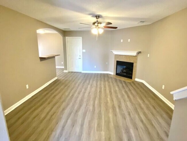 Foto del edificio - Now Leasing a 4- Bedroom 2.5 Bath In Cordova