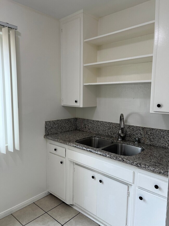 Foto del edificio - 214 W Maple St