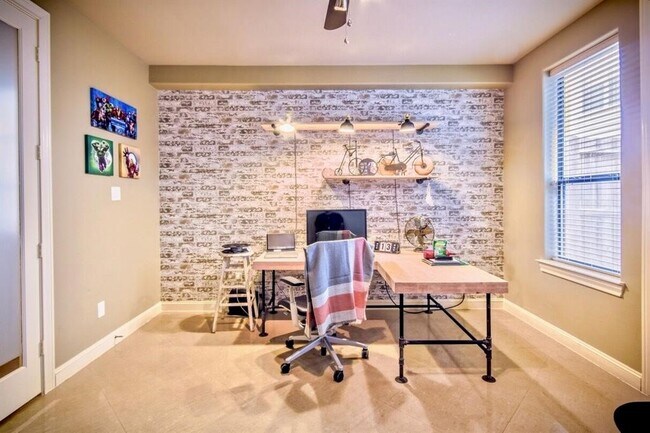 Foto del edificio - 2821 Sherwin St