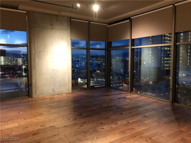 Foto del edificio - 353 E Bonneville Ave