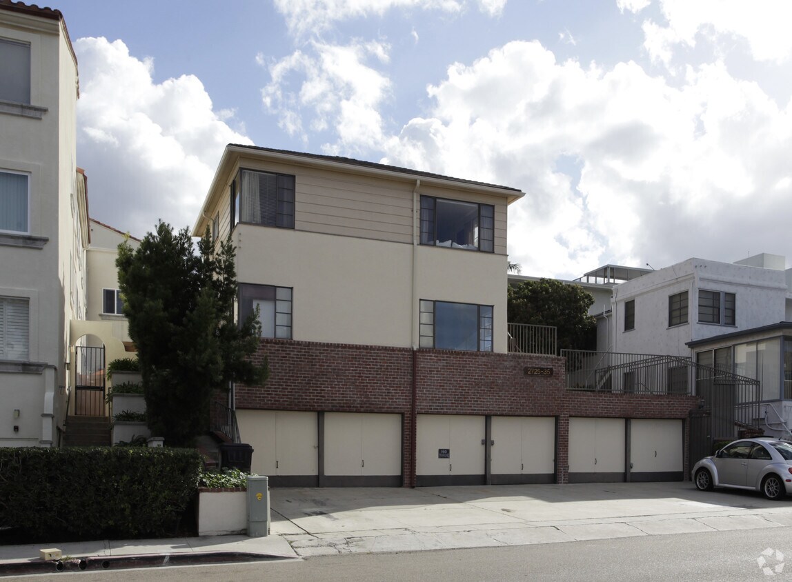 Building Photo - 2725-2735 1st Ave
