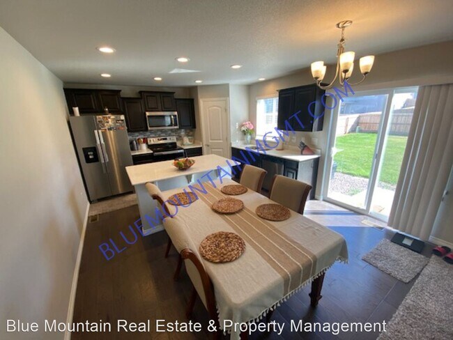 Building Photo - 4 br, 2.5 bath House - 6165 Shavers Dr