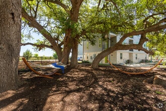 Building Photo - Trailside Oaks Apartments