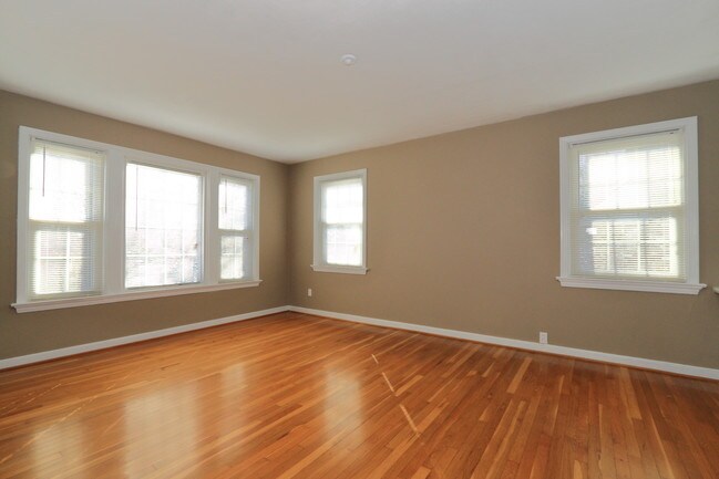 Building Photo - 24 Green Acres Rd