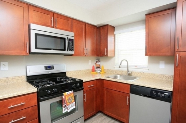 Kitchen-Partially Renovated - Middlebrooke Apartments