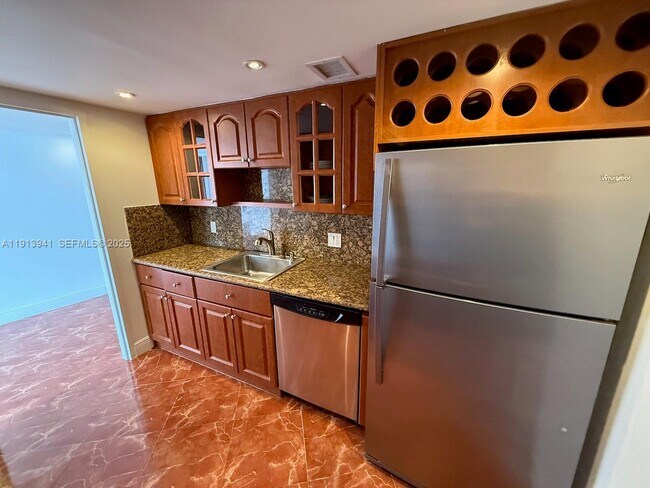 Foto del edificio - 900 Bay Dr