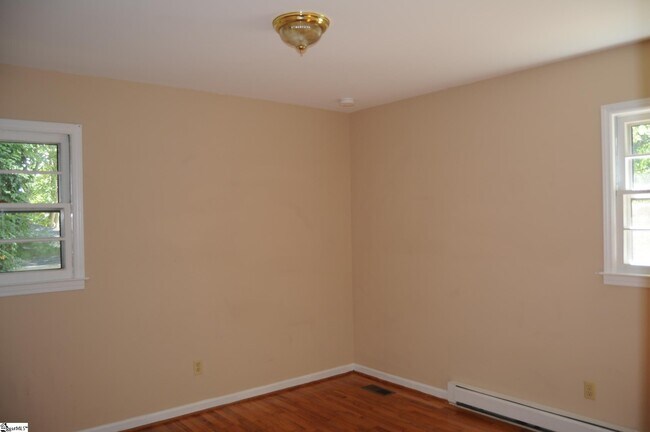 Building Photo - 608 Memorial Dr Ext