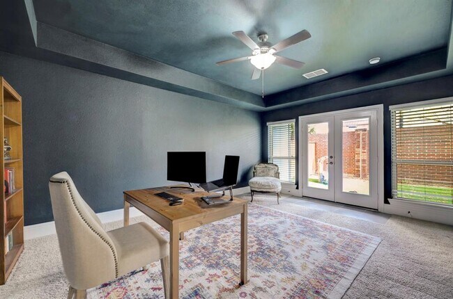 Building Photo - 1704 Oak Leaf Pass Dr