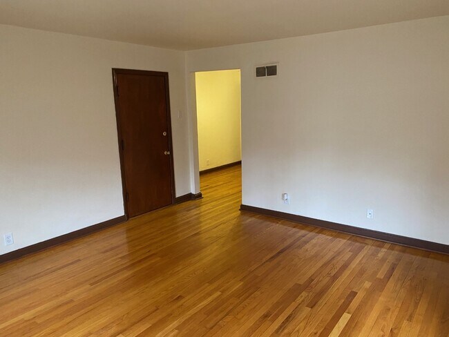 Foto del edificio - 6957 Chippewa St