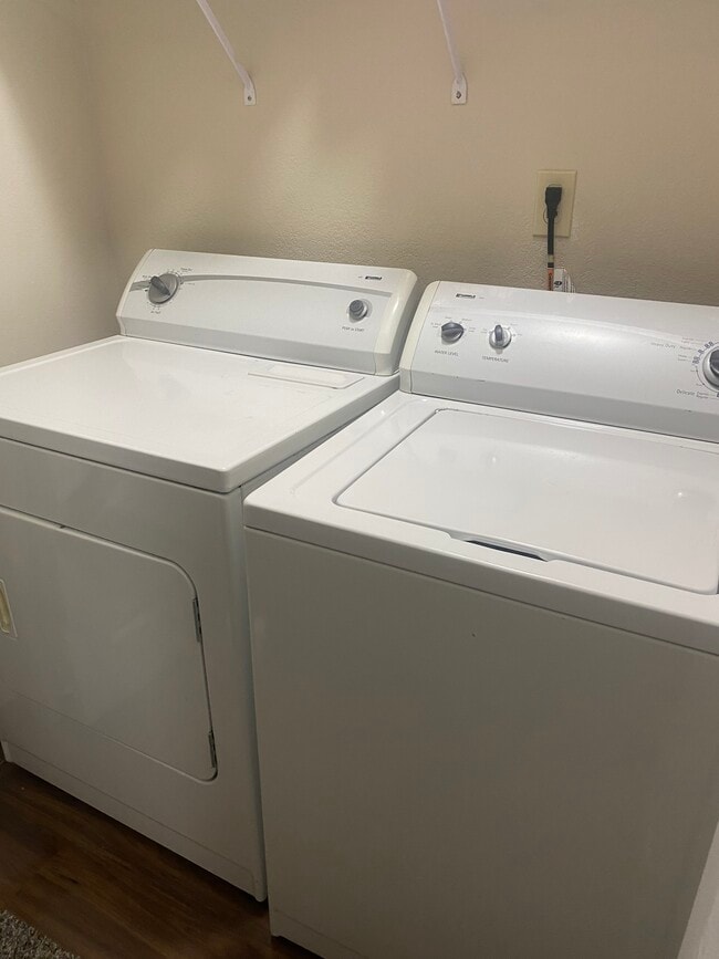 Washer/Dryer - 2201 Timberwood Cir S