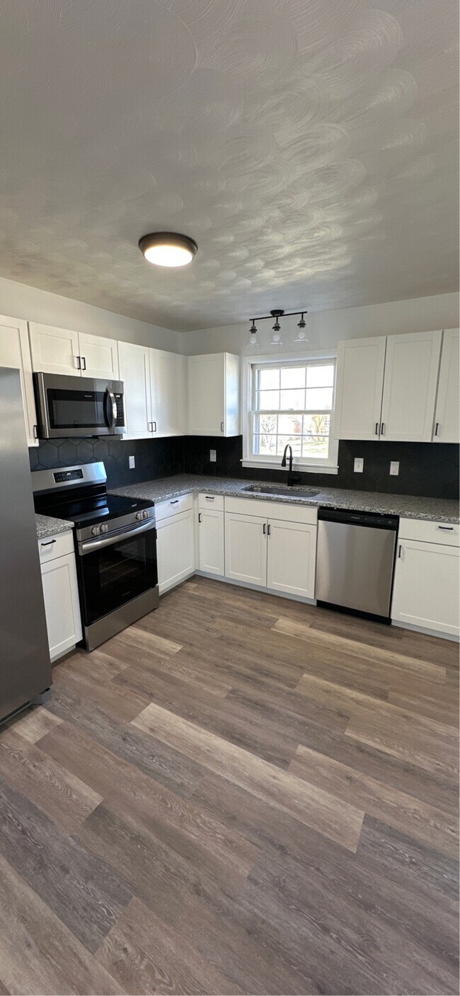 Foto del edificio - 200 Staggs Dr