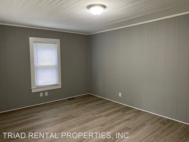Building Photo - 4 br, 1.5 bath House - 619 E. SALISBURY ST.