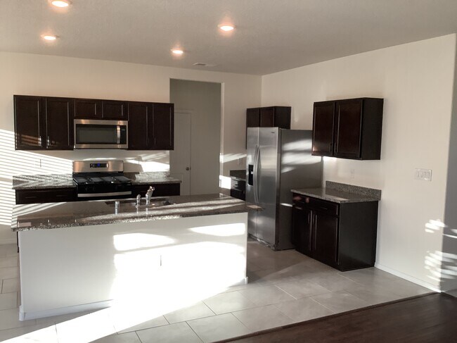 Building Photo - 2281 Solara Loop NE