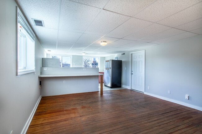 Building Photo - Downtown Apartment