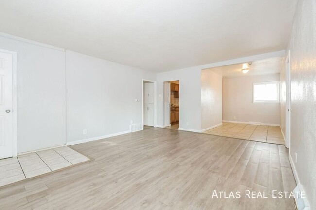 Building Photo - 3 Bedroom, 1 Bath in the Villa Park Neighb...