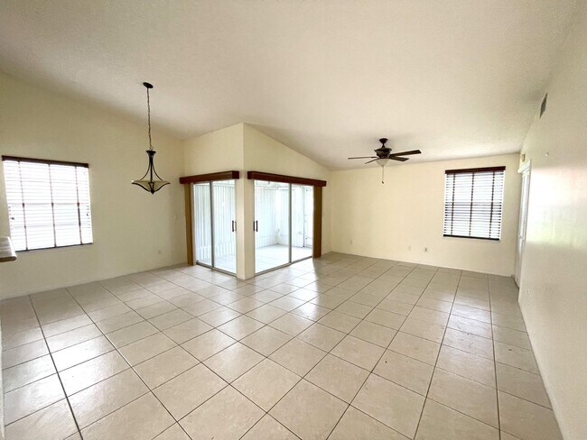 Foto del edificio - 718 Pine Island Dr