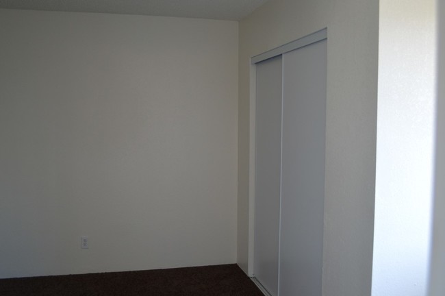 Foto del edificio - 4816 Koval Ln