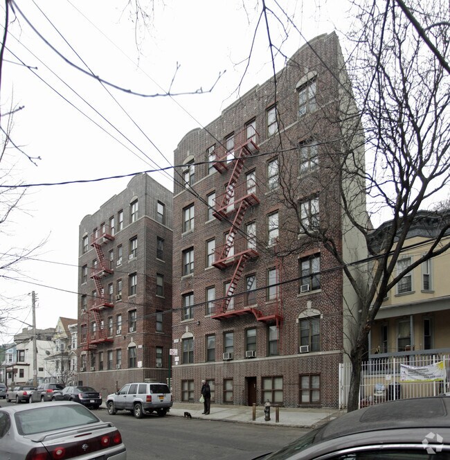 Building Photo - 3279-3281 Hull