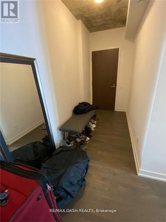Photo du bâtiment - 560-560 King St W