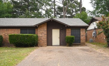 Building Photo - 7114 Gatewood Dr