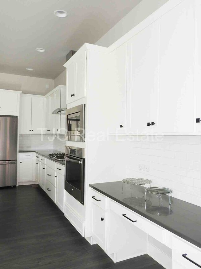 Building Photo - Central Park Home for Rent! Mountain Views!