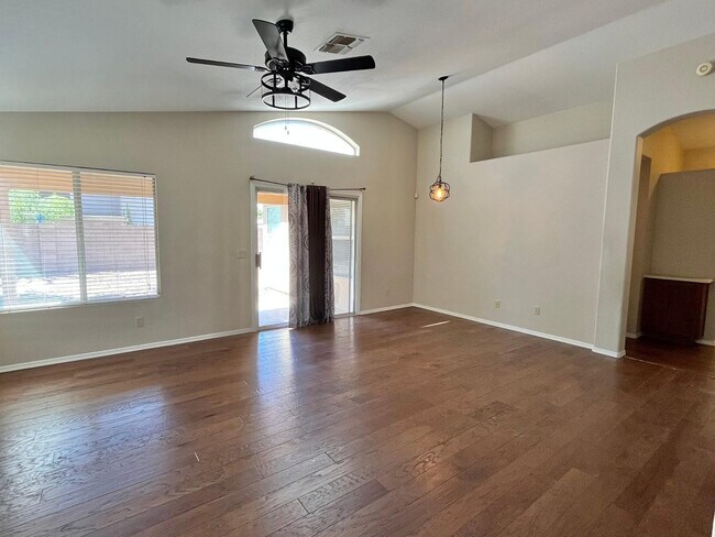 Foto del edificio - 7439 W Crest Ln