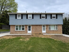 Building Photo - 136-138 Meeker Rd