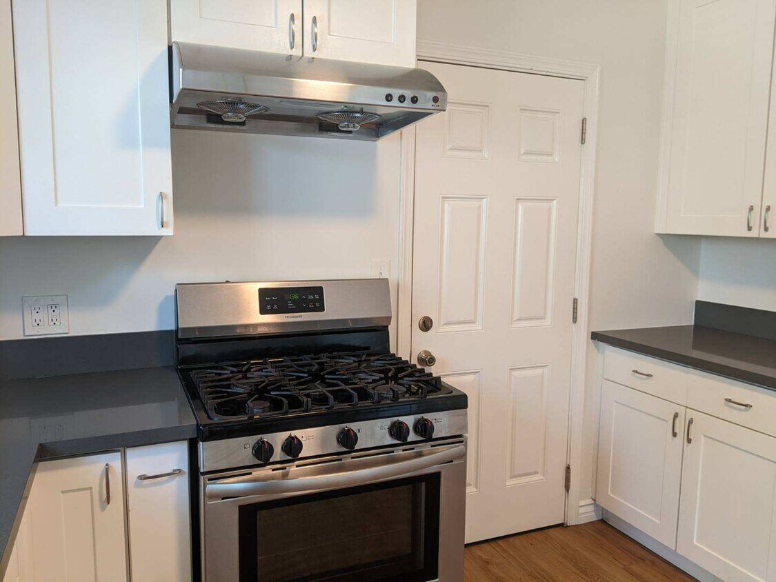 Kitchen - 1829 S Olive Ave