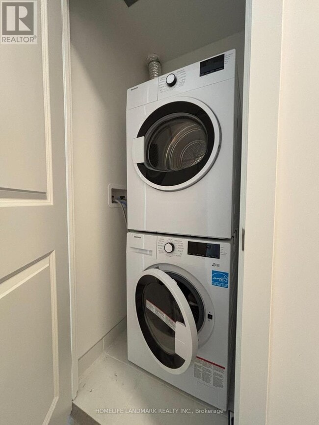 Building Photo - 30 Upper Mall Wy