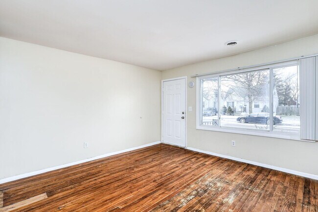 Foto del edificio - 11079 Jewett Ave