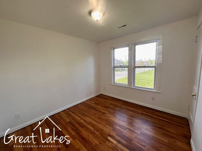 Foto del edificio - Stunning 3 Bedroom 1 Bathroom now availabl...