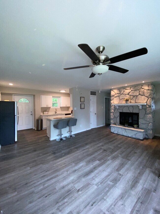 Building Photo - 1902 Burry Cir Dr