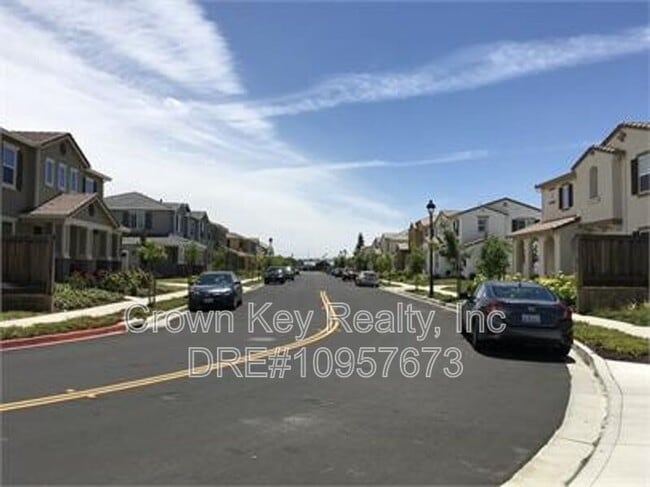 Building Photo - 2133 Salice Wy